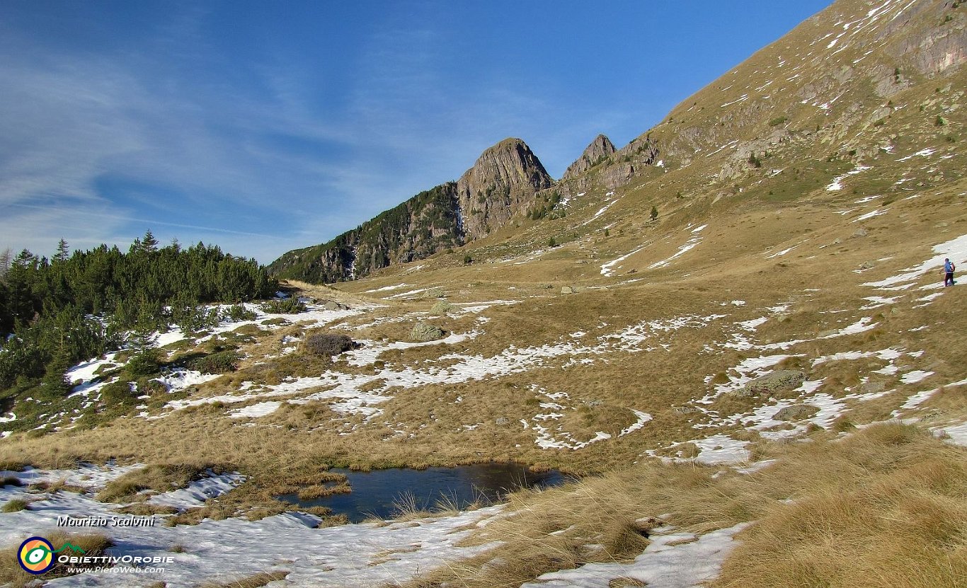 03 Mi avvio sul bellissimo altopiano della Baita di Campo....JPG